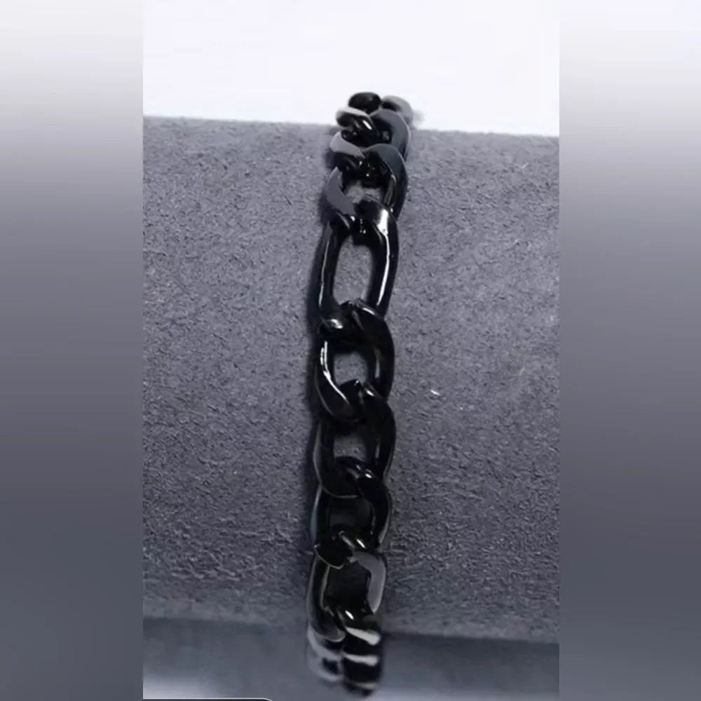 The Cuban chain design bracelet